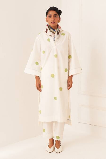 Buy OFRIDA White Cotton Split V-neck Limon Polka Dot Kurta Online at Aza Fashions Buy_OFRIDA_White Cotton Split V-neck Limon Polka Dot Kurta _Online_at_Aza_Fashions