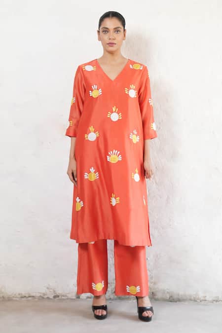 Saksham & Neharicka Rust Cotton, Silk Applique V-neck Orange Kurta Set Online at Aza Fashions Saksham & Neharicka_Rust Cotton, Silk Applique V-neck Orange Kurta Set _Online_at_Aza_Fashions
