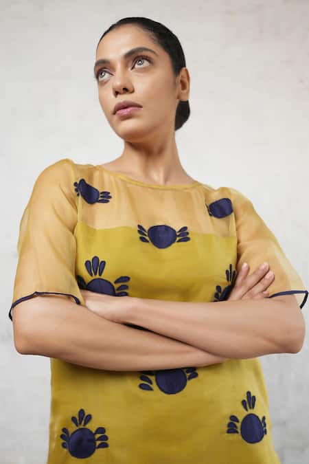 Buy Saksham & Neharicka Yellow Silk Organza Applique Round Neck Kurta Online at Aza Fashions Buy_Saksham & Neharicka_Yellow Silk Organza Applique Round Neck Kurta _Online_at_Aza_Fashions