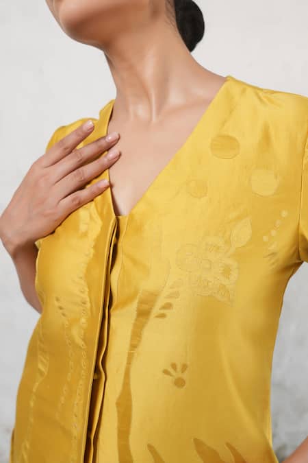 Saksham & Neharicka Yellow Cotton, Silk Embroidery, Applique V-neck Ochre Kurta Set Online at Aza Fashions Saksham & Neharicka_Yellow Cotton, Silk Embroidery, Applique V-neck Ochre Kurta Set _Online_at_Aza_Fashions