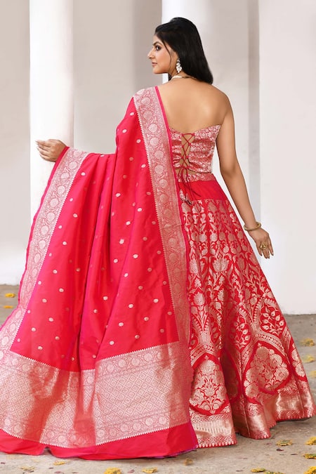 Naaritva India Fuchsia Handwoven Zari Lehenga Set 