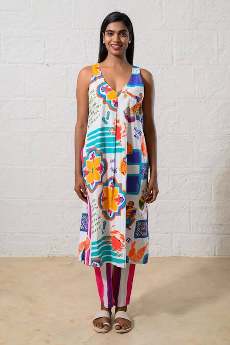 Prachi Kamat_Multi Color Poplin V-neck Multicolor Printed Kurta And Pant Set _Online_at_Aza_Fashions