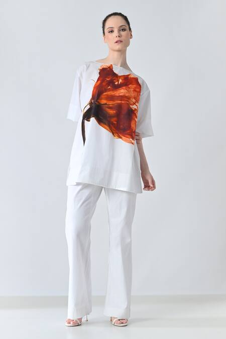 Samant Chauhan_White Cotton Round Neck Crimson Garden Printed Top _Online_at_Aza_Fashions