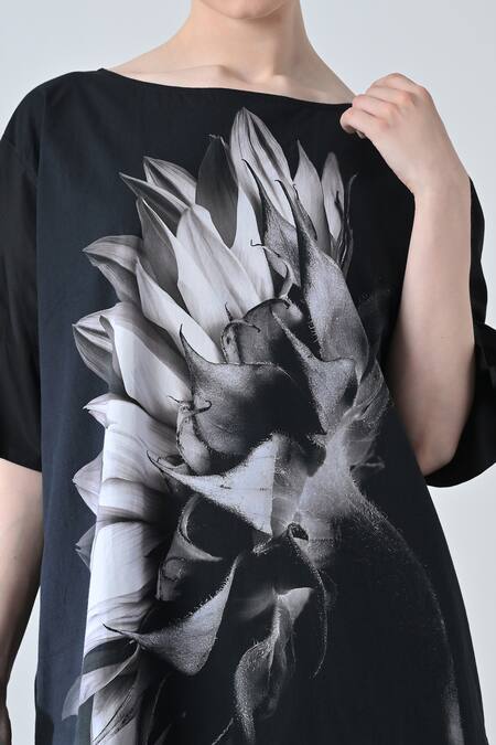Samant Chauhan_Black Cotton Round Neck Dahlia Noir Floral Print Top _at_Aza_Fashions