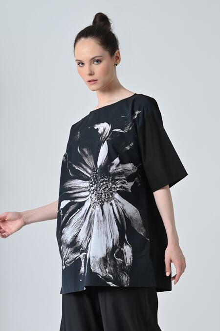 Buy_Samant Chauhan_Black Cotton Round Neck Floral Print Daisy Top _Online_at_Aza_Fashions