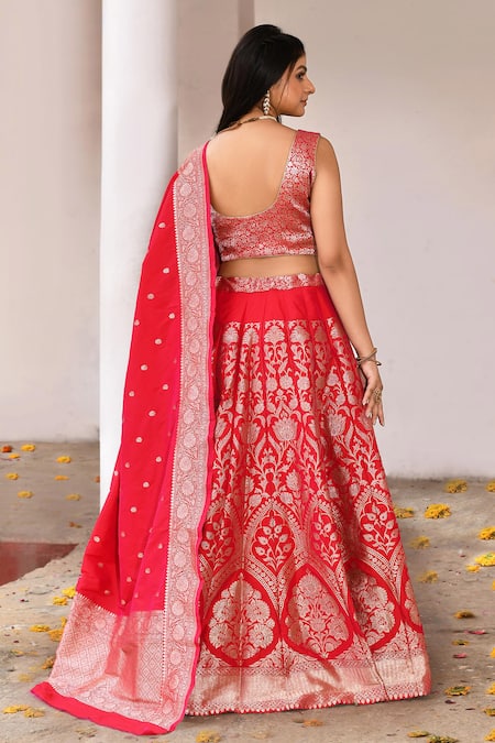 Naaritva India Fuchsia Handwoven Zari Lehenga Set 