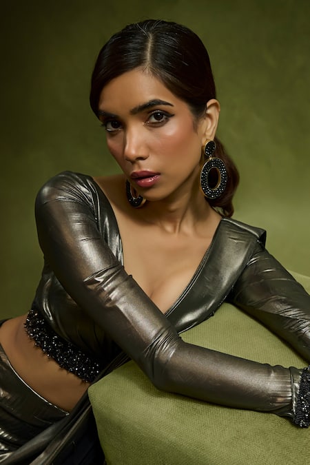 Buy Babita Malkani Gold Georgette V-neck Foil Pre-draped Saree Set Online at Aza Fashions Buy_Babita Malkani_Gold Georgette V-neck Foil Pre-draped Saree Set _Online_at_Aza_Fashions