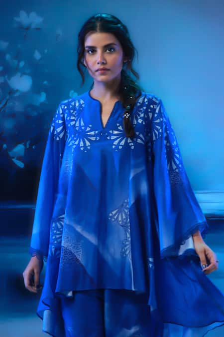 Buy_Mandira Wirk - Indian_Blue Chanderi Embroidery Split V-neck Kurta Pant Set _Online_at_Aza_Fashions