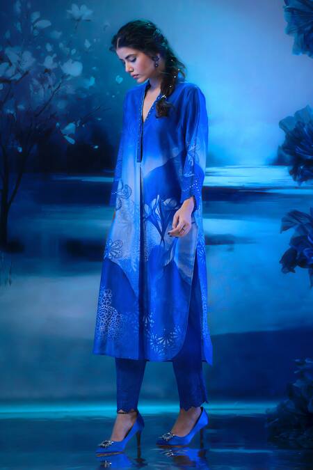Mandira Wirk - Indian_Blue Chanderi Round Neck Kurta Set With Dupatta _Online_at_Aza_Fashions