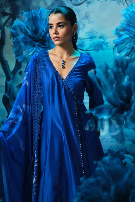 Buy_Mandira Wirk - Indian_Blue Chanderi Embroidery V-neck Anarkali Set With Dupatta _Online_at_Aza_Fashions