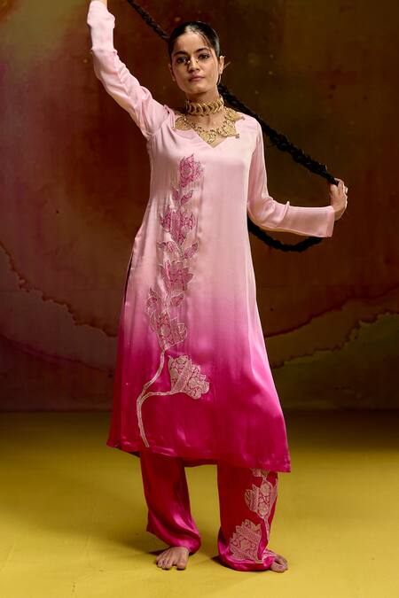 Buy_Kavitha Gutta_Pink Satin Zari V-neck Ombre Kurta Set _Online_at_Aza_Fashions