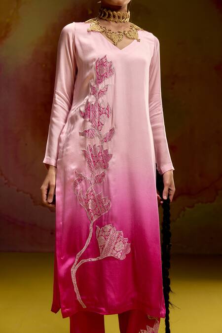Kavitha Gutta_Pink Satin Zari V-neck Ombre Kurta Set _at_Aza_Fashions