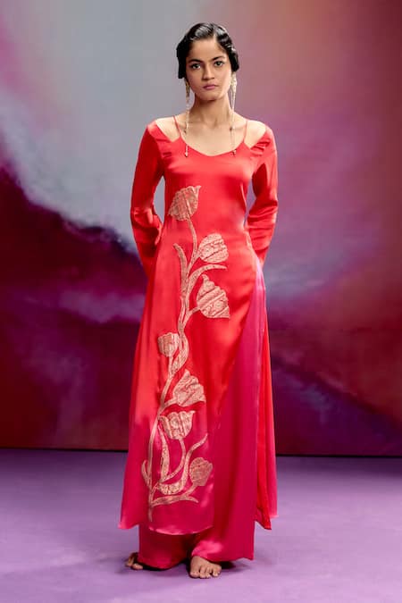 Kavitha Gutta_Pink Satin Zari Round Neck Orange And Kurta Set _at_Aza_Fashions