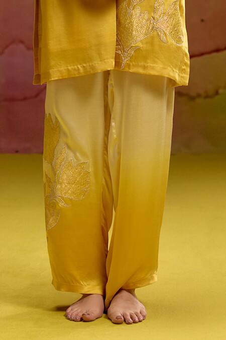 Kavitha Gutta_Yellow Satin Zari, Applique Round Neck Floral Ombre Kurta Set _Online_at_Aza_Fashions