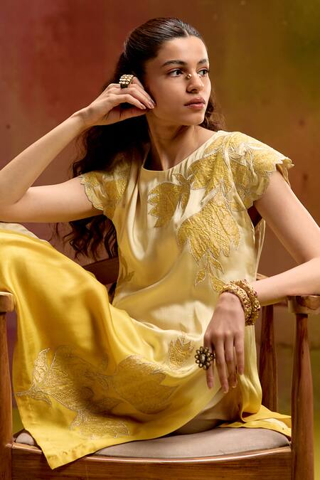 Buy_Kavitha Gutta_Yellow Satin Zari, Applique Round Neck Floral Ombre Kurta Set _Online_at_Aza_Fashions