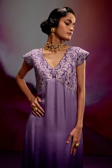 Kavitha Gutta_Lavender Satin Zari V-neck Ombre Kurta Pant Set _Online_at_Aza_Fashions