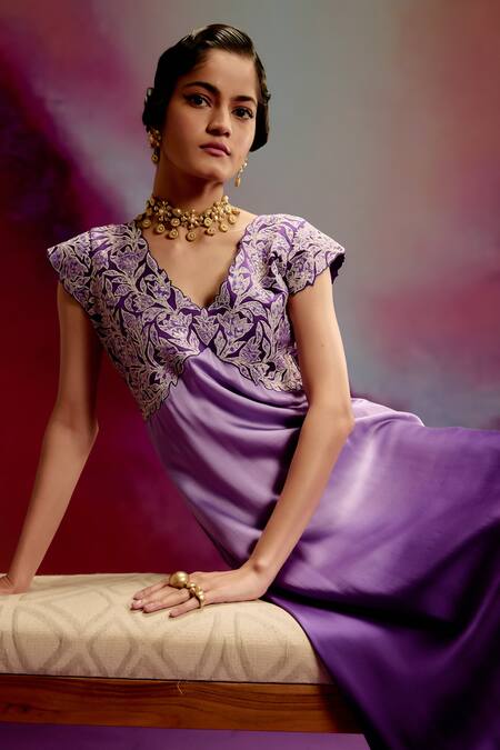 Kavitha Gutta_Lavender Satin Zari V-neck Ombre Kurta Pant Set _at_Aza_Fashions