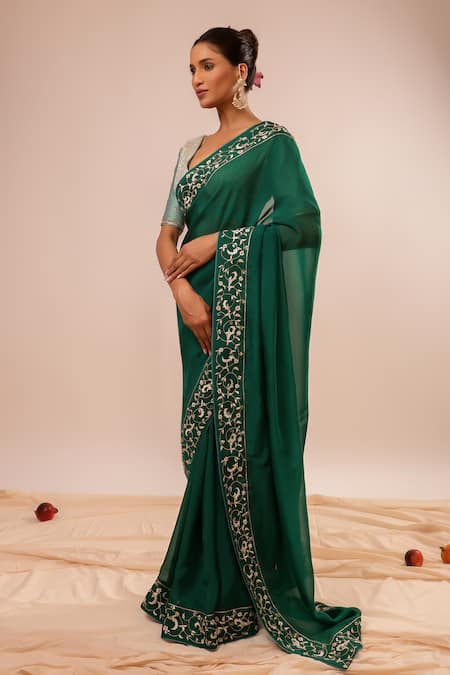Kalakari By Akanksha_Green Organza, Chanderi, Silk Embroidery V-neck Dark Hand Saree Set _Online_at_Aza_Fashions