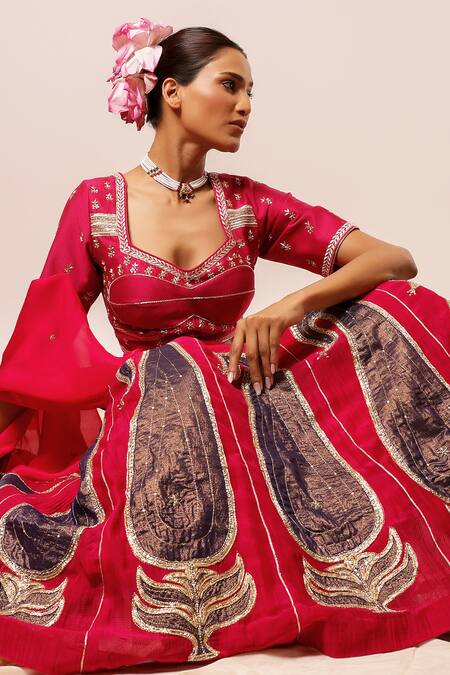 Buy_Kalakari By Akanksha_Magenta Embroidery Round Neck Pink Lehenga Set 