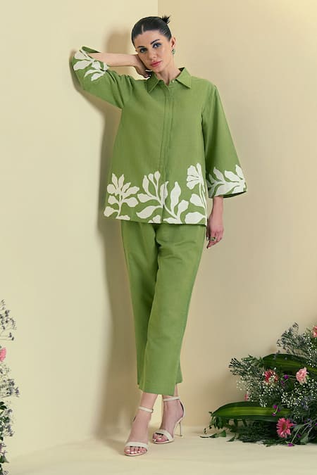 Origani Green Linen Embroidery, Chains Collared Chanderi Silk Applique Shirt And Pant Set 