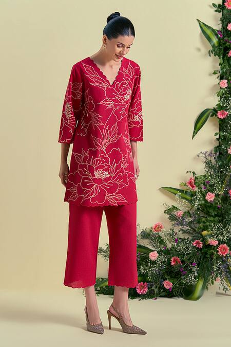 Buy_Origani_Red Linen Embroidery V-neck Thread Kurta With Pant _Online_at_Aza_Fashions