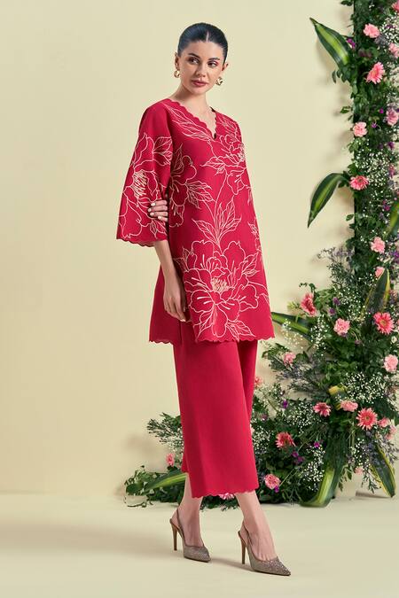 Origani_Red Linen Embroidery V-neck Thread Kurta _Online_at_Aza_Fashions