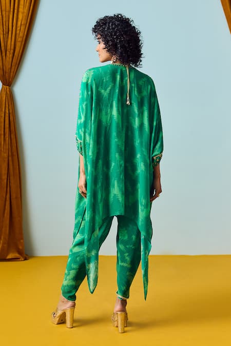 Shop Prahnaaya Green Crepe, Silk Sequins, Beads Round Sea Hand-embroidered Tunic And Pant Set at Aza Fashions Shop_Prahnaaya_Green Crepe, Silk Sequins, Beads Round Sea Hand-embroidered Tunic And Pant Set _at_Aza_Fashions