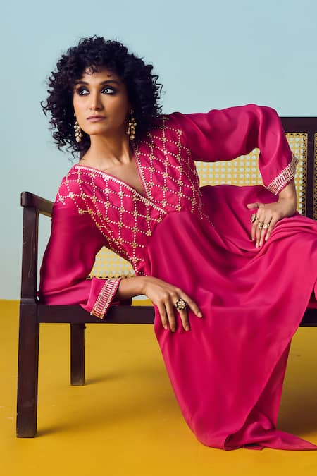 Buy_Prahnaaya_Pink Crepe, Silk Beads, Sequins V-neck Asymmetric Kurta Set _Online_at_Aza_Fashions