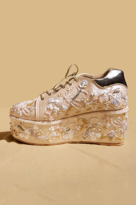 Tiesta Kainat Gold Embroidered Wedge Sneakers 