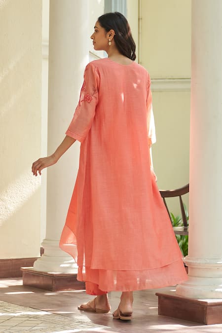 Shop Vaayu Peach Muslin, Cotton Applique, Embroidery Round Hibsicus Floral Kurta Co-ord Set at Aza Fashions Shop_Vaayu_Peach Muslin, Cotton Applique, Embroidery Round Hibsicus Floral Kurta Co-ord Set _at_Aza_Fashions