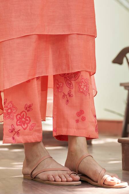 Shop Vaayu Peach Muslin, Cotton Applique, Embroidery Round Hibsicus Floral Kurta Co-ord Set Online at Aza Fashions Shop_Vaayu_Peach Muslin, Cotton Applique, Embroidery Round Hibsicus Floral Kurta Co-ord Set _Online_at_Aza_Fashions