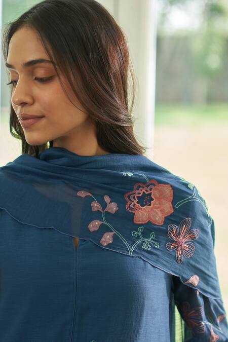 Buy_Vaayu_Blue Muslin, Cotton Embroidery Split V-neck Ocean Applique Kurta Set 