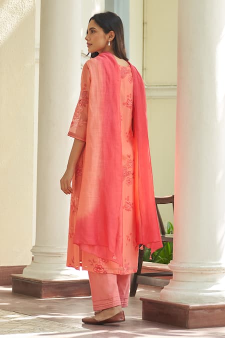 Shop Vaayu Pink Muslin, Cotton Embroidery Round Neck Hibiscus Applique Kurta Pant Set at Aza Fashions Shop_Vaayu_Pink Muslin, Cotton Embroidery Round Neck Hibiscus Applique Kurta Pant Set _at_Aza_Fashions
