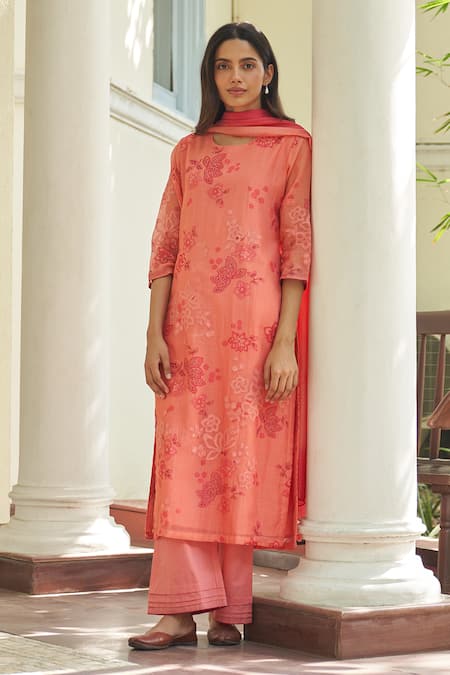 Buy Vaayu Pink Muslin, Cotton Embroidery Round Neck Hibiscus Applique Kurta Pant Set Online at Aza Fashions Buy_Vaayu_Pink Muslin, Cotton Embroidery Round Neck Hibiscus Applique Kurta Pant Set _Online_at_Aza_Fashions