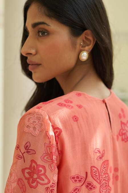 Vaayu Pink Muslin, Cotton Applique Round Neck Hibiscus Kurta Pant Set at Aza Fashions Vaayu_Pink Muslin, Cotton Applique Round Neck Hibiscus Kurta Pant Set _at_Aza_Fashions