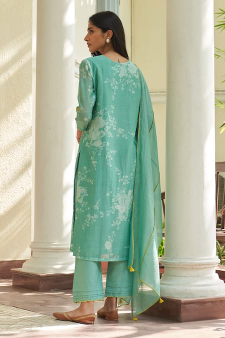Shop_Vaayu_Mint Muslin, Cotton Embroidery V-neck Applique Kurta Set _at_Aza_Fashions