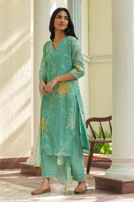 Shop_Vaayu_Mint Muslin, Cotton Embroidery V-neck Applique Kurta Set _Online_at_Aza_Fashions