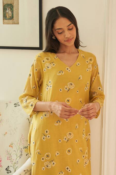 Shop Vaayu Yellow Muslin, Cotton Embroidery V-neck Thread Kurta And Pant Set Online at Aza Fashions Shop_Vaayu_Yellow Muslin, Cotton Embroidery V-neck Thread Kurta And Pant Set _Online_at_Aza_Fashions