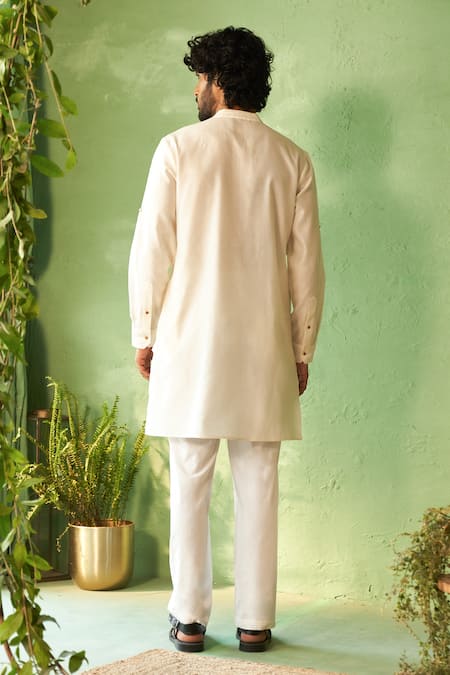 Charkhee Off-White Chanderi Embroidered Kurta Set 