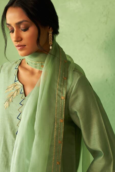Charkhee_Green Chanderi, Voile, Cotton Satin, Organza Embroidery V-neck Tea Kurta Set _Online_at_Aza_Fashions