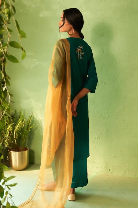Shop Charkhee Green Chanderi, Voile, Cotton Satin, Organza Embroidery Peacock Kurta Set at Aza Fashions Shop_Charkhee_Green Chanderi, Voile, Cotton Satin, Organza Embroidery Peacock Kurta Set _at_Aza_Fashions