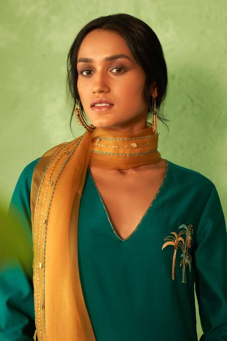Buy Charkhee Green Chanderi, Voile, Cotton Satin, Organza Embroidery Peacock Kurta Set Online at Aza Fashions Buy_Charkhee_Green Chanderi, Voile, Cotton Satin, Organza Embroidery Peacock Kurta Set _Online_at_Aza_Fashions