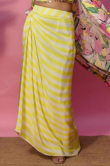 Buy Meher By Islie Yellow Crepe Square Neck Printed Skirt Set With Cape Online at Aza Fashions Buy_Meher By Islie_Yellow Crepe Square Neck Printed Skirt Set With Cape _Online_at_Aza_Fashions