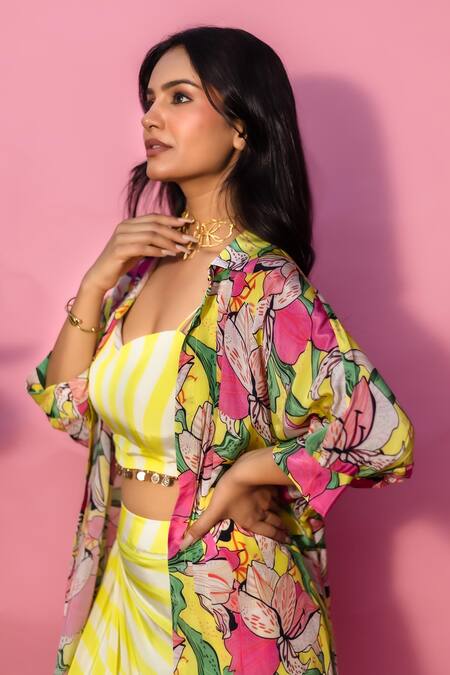 Shop Meher By Islie Yellow Crepe Square Neck Printed Skirt Set With Cape Online at Aza Fashions Shop_Meher By Islie_Yellow Crepe Square Neck Printed Skirt Set With Cape _Online_at_Aza_Fashions