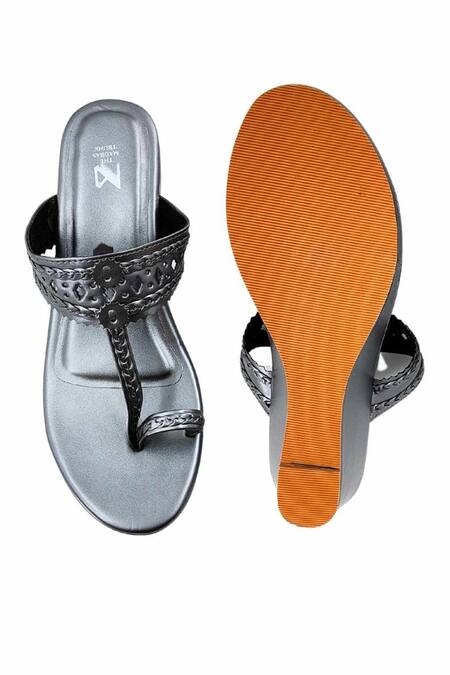 Buy_The Madras Trunk_Gray Cut Work Haiku Wedges 