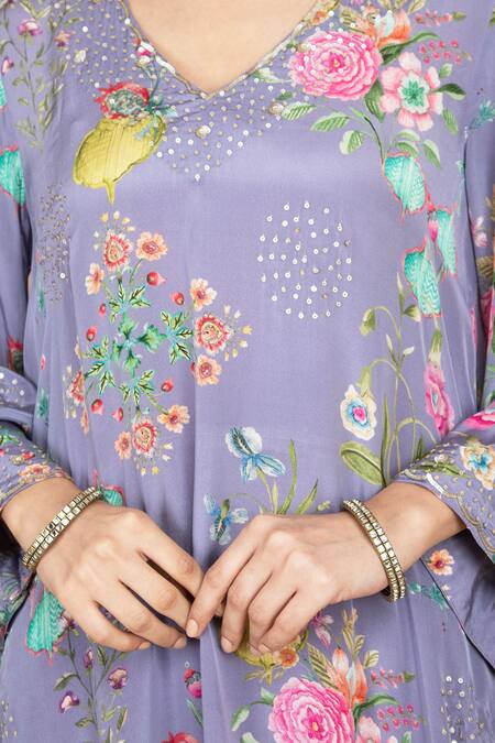 Tanu Malhotra_Purple Crepe, Organza Embroidery V-neck Floral Print Kurta Set _Online_at_Aza_Fashions