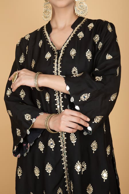 Tanu Malhotra Black Cotton, Silk, Modal, Organza Embroidery V-neck Kurta Pant Set at Aza Fashions Tanu Malhotra_Black Cotton, Silk, Modal, Organza Embroidery V-neck Kurta Pant Set _at_Aza_Fashions