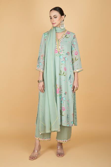 Tanu Malhotra_Green Georgette, Modal, Silk, Organza Embroidery V-neck Floral Kurta Set_Online_at_Aza_Fashions