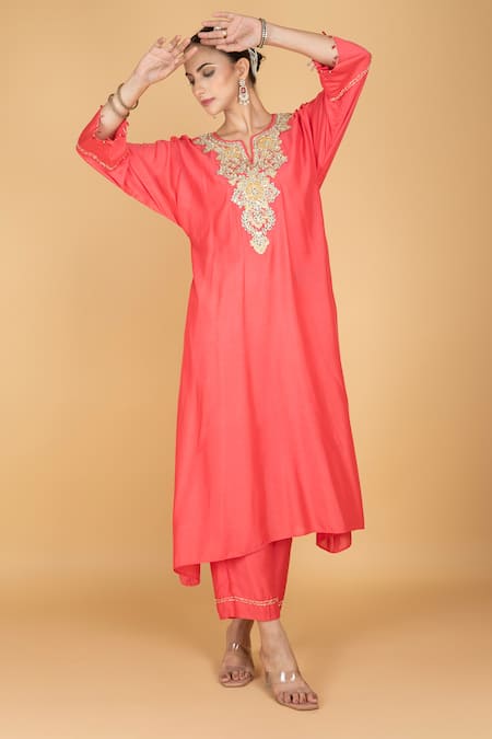 Tanu Malhotra_Coral Cotton, Silk Embroidery V-neck Pink Kaftaan And Pant Set _Online_at_Aza_Fashions