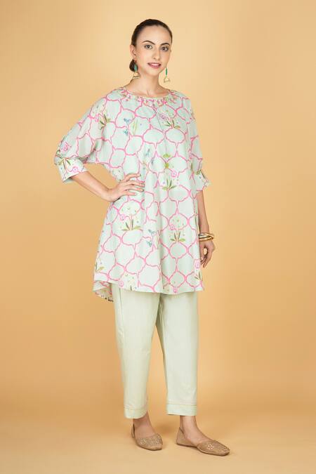 Tanu Malhotra_Green Cotton Embroidery Round Neck Floral Print Short Kurta And Pant Set _Online_at_Aza_Fashions
